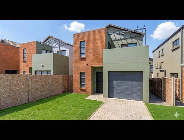 3 BEDROOM TOWNHOUSE FOR SALE IN SOUTH HILLS
